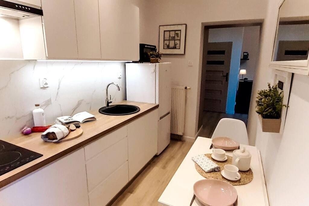 Rondo Onz Metro, Krochmalna 32A Street Varşovia Exterior foto